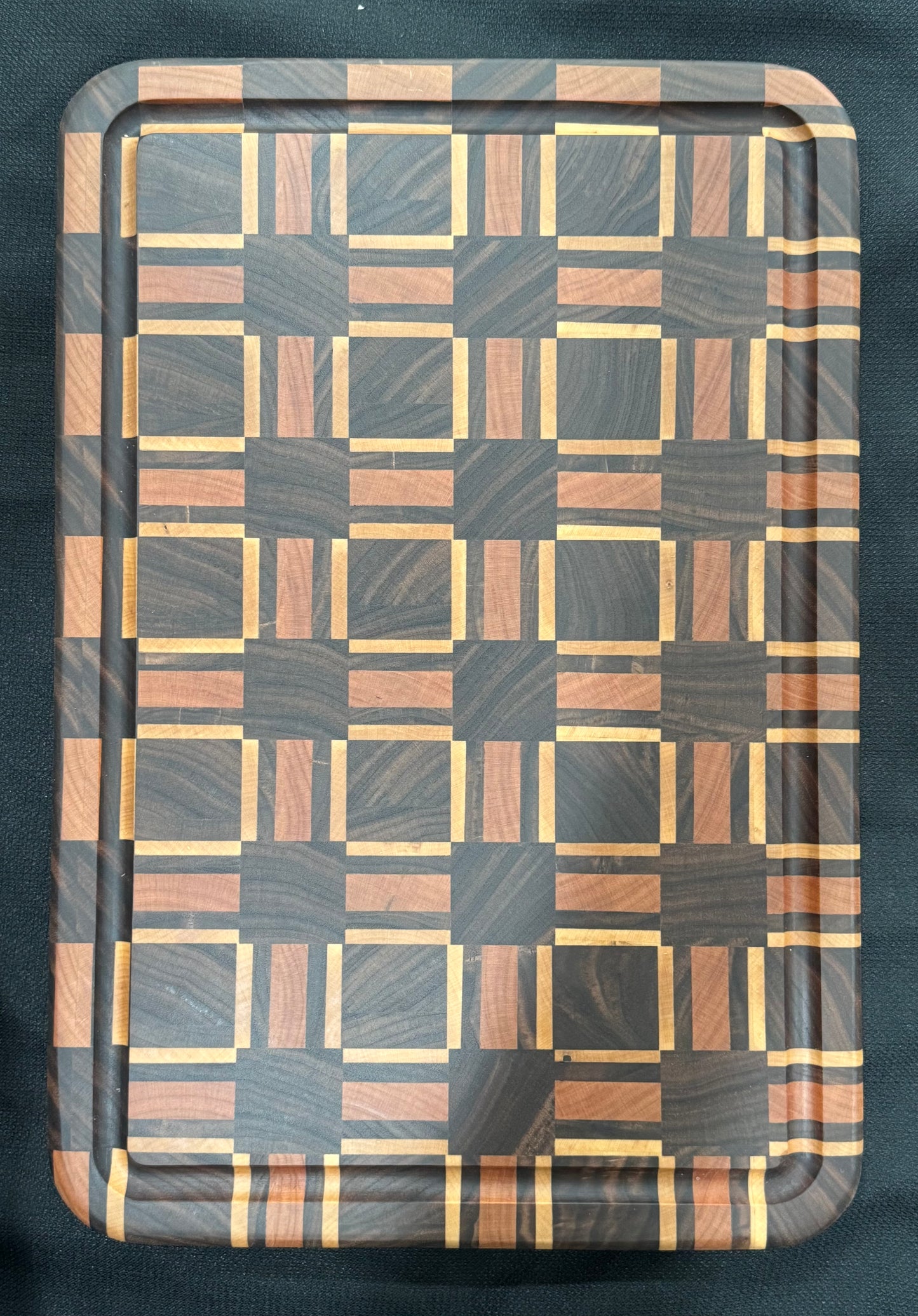 L1037 - Timber Weave Cutting Board