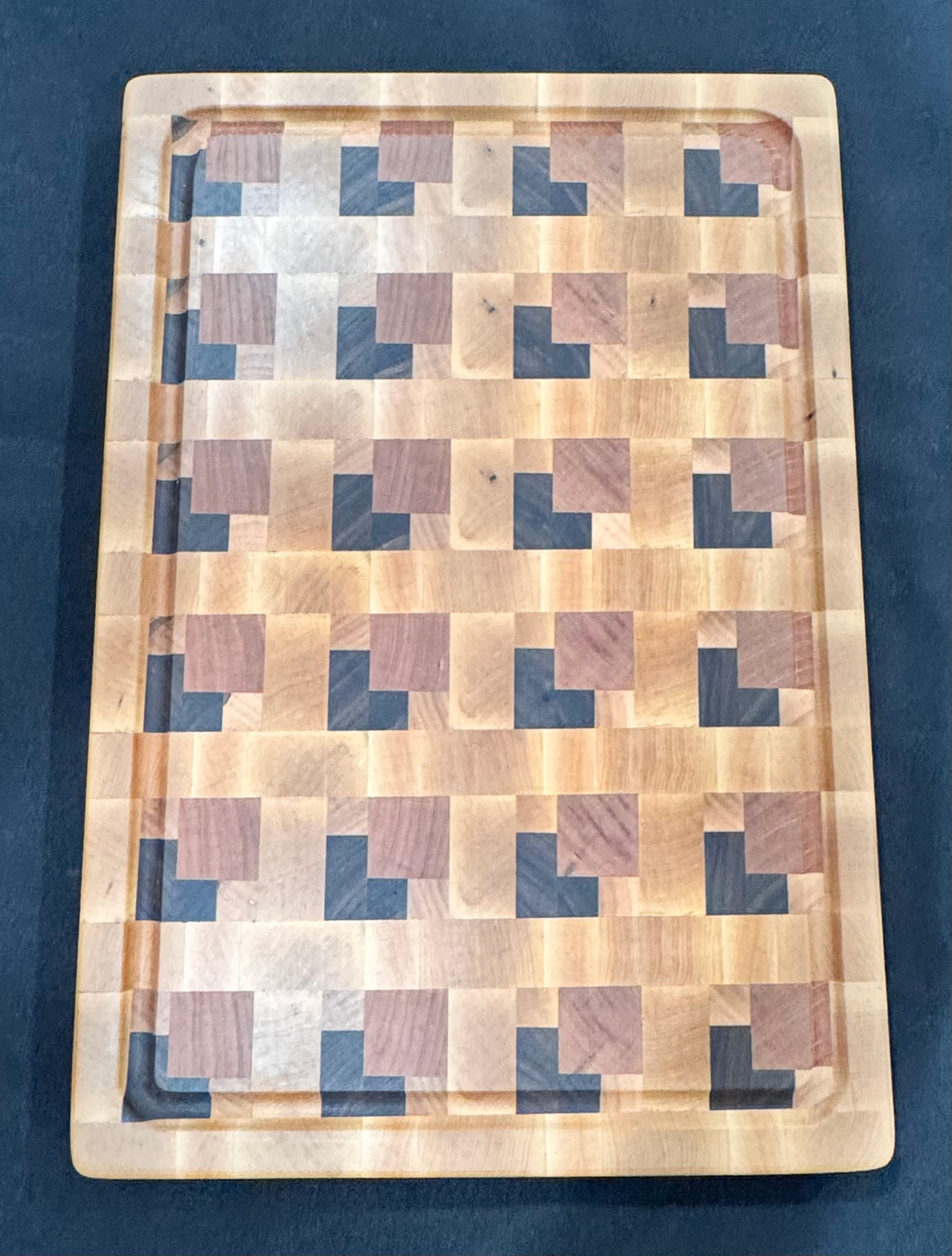 L1039 - 3D Floating Block Cutting Board