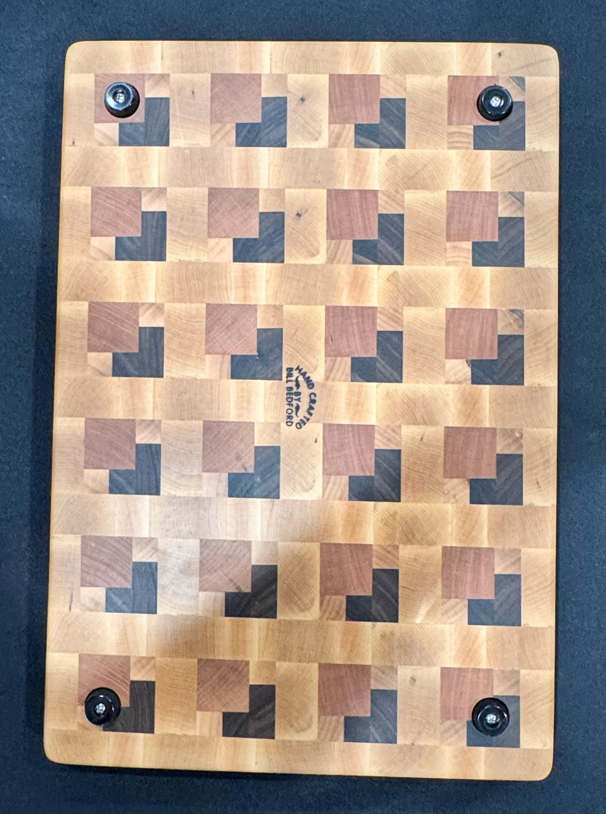 L1039 - 3D Floating Block Cutting Board