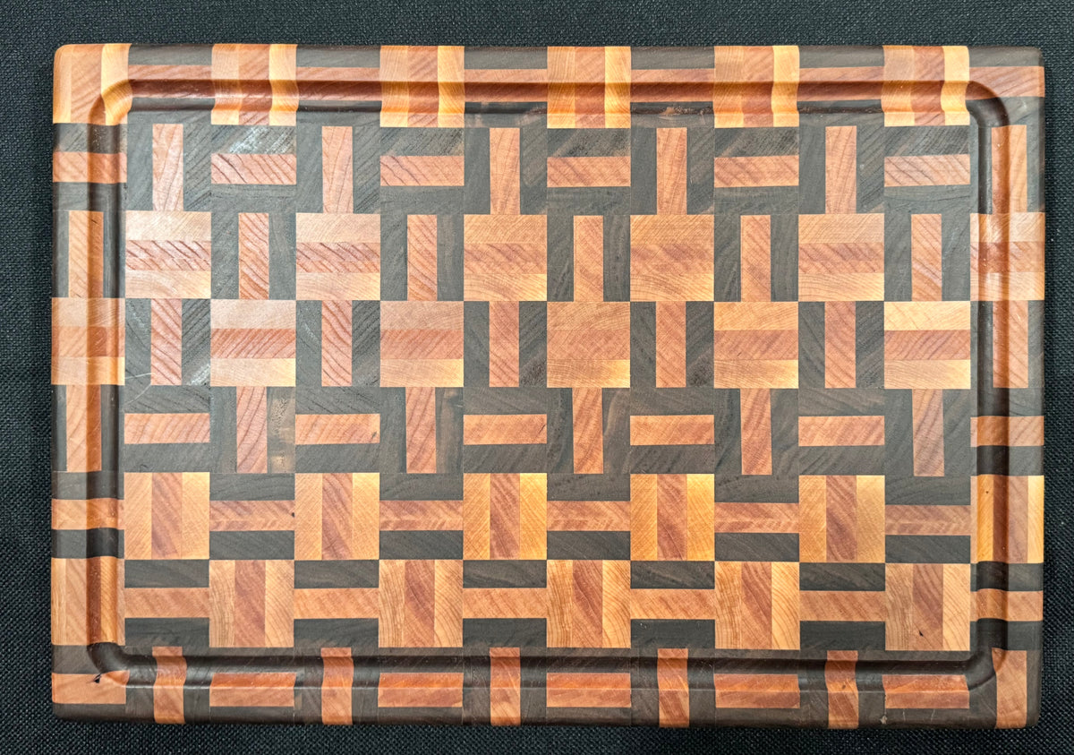 L1048 - Mixed Weave Cutting Board